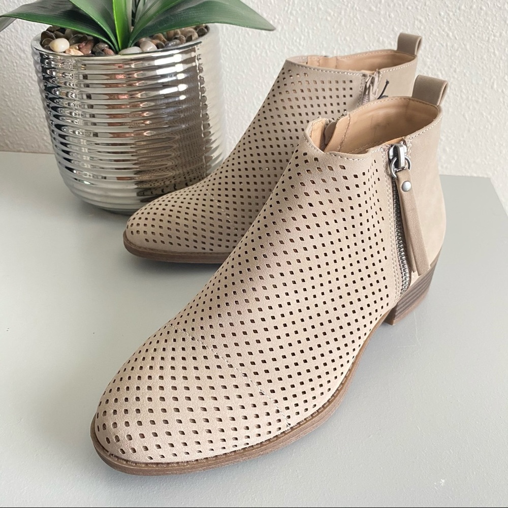 NEW! Taupe Micro-Sueded Women’s Boots 8 1/5 W